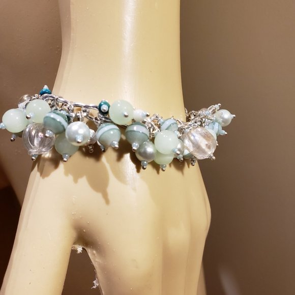 Blue beaded handmade charm bracelet - Picture 3 of 4